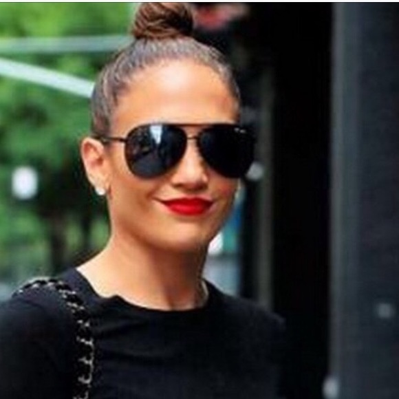 Vivienne quay sunglasses black Clearance